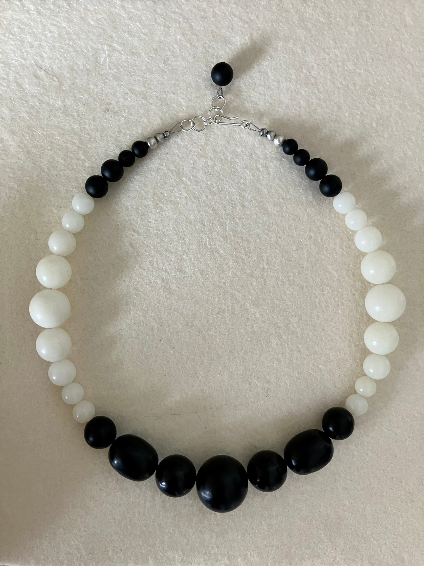 Black & White Bodhi Ebony Necklace - Umber Shade