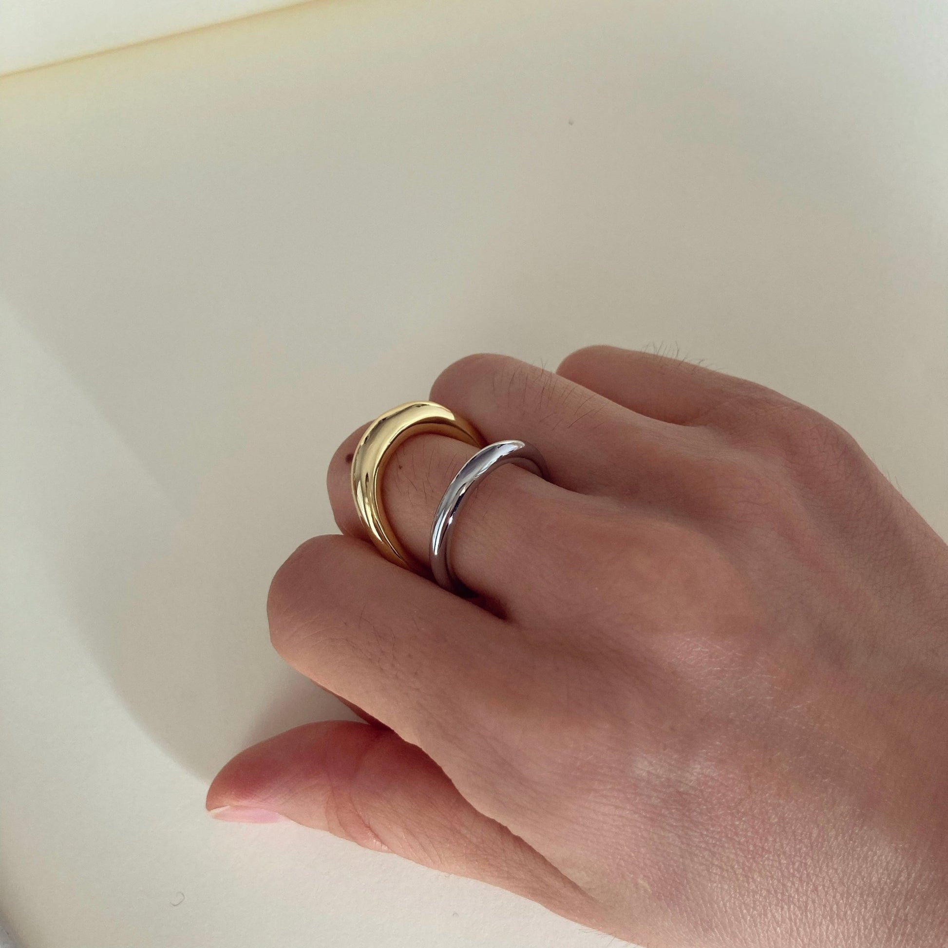 Dual - Tone Interlocking Ring - Umber Shade