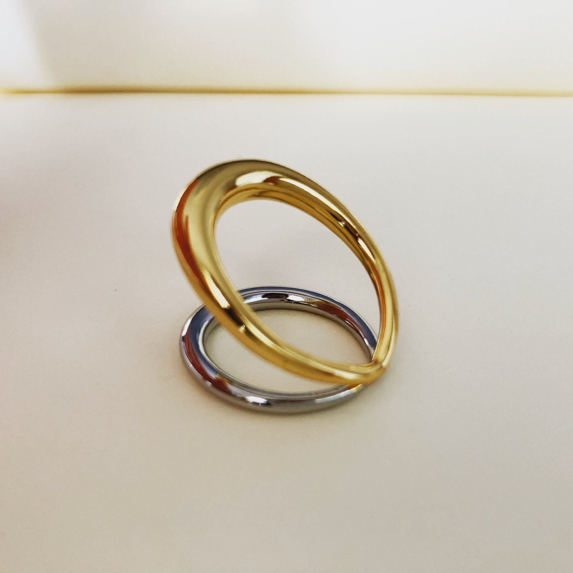 Dual - Tone Interlocking Ring - Umber Shade