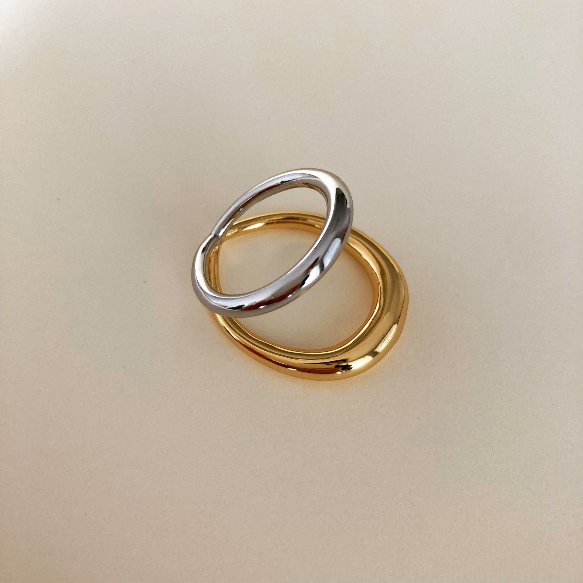 Dual - Tone Interlocking Ring - Umber Shade