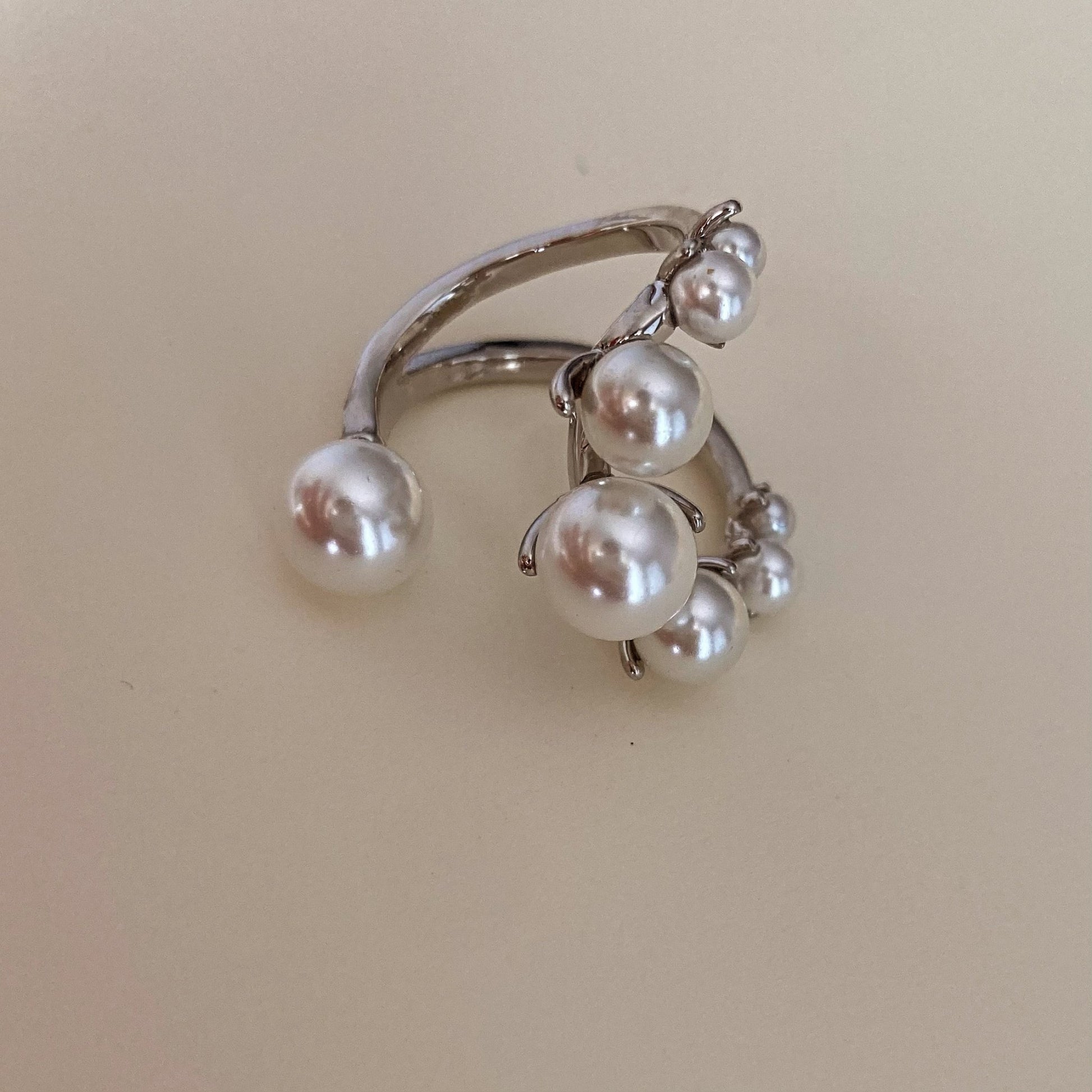 Elegant Pearl Cluster Ring - Umber Shade