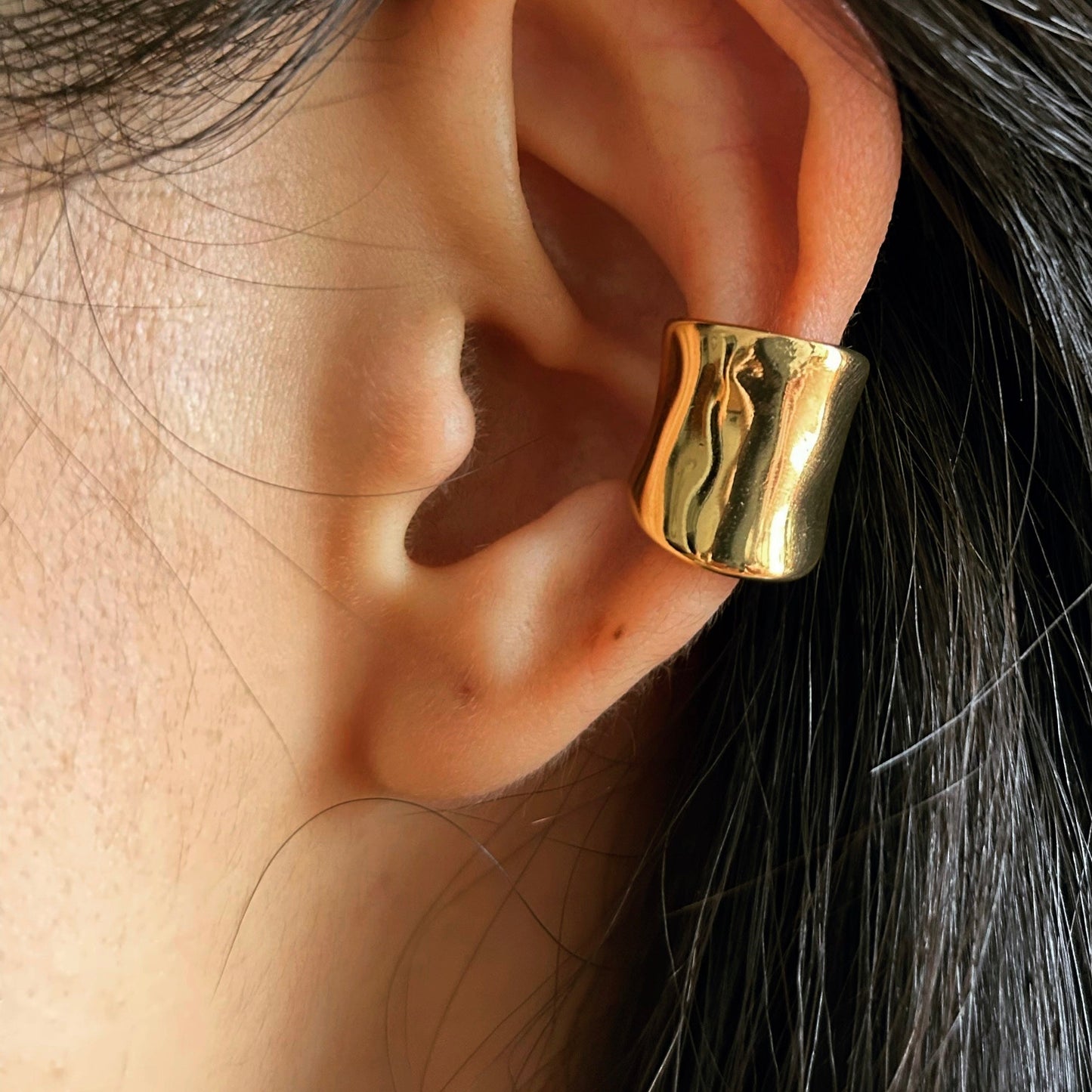 Minimalist Ear Cuff in Gold / Silver - Umber Shade