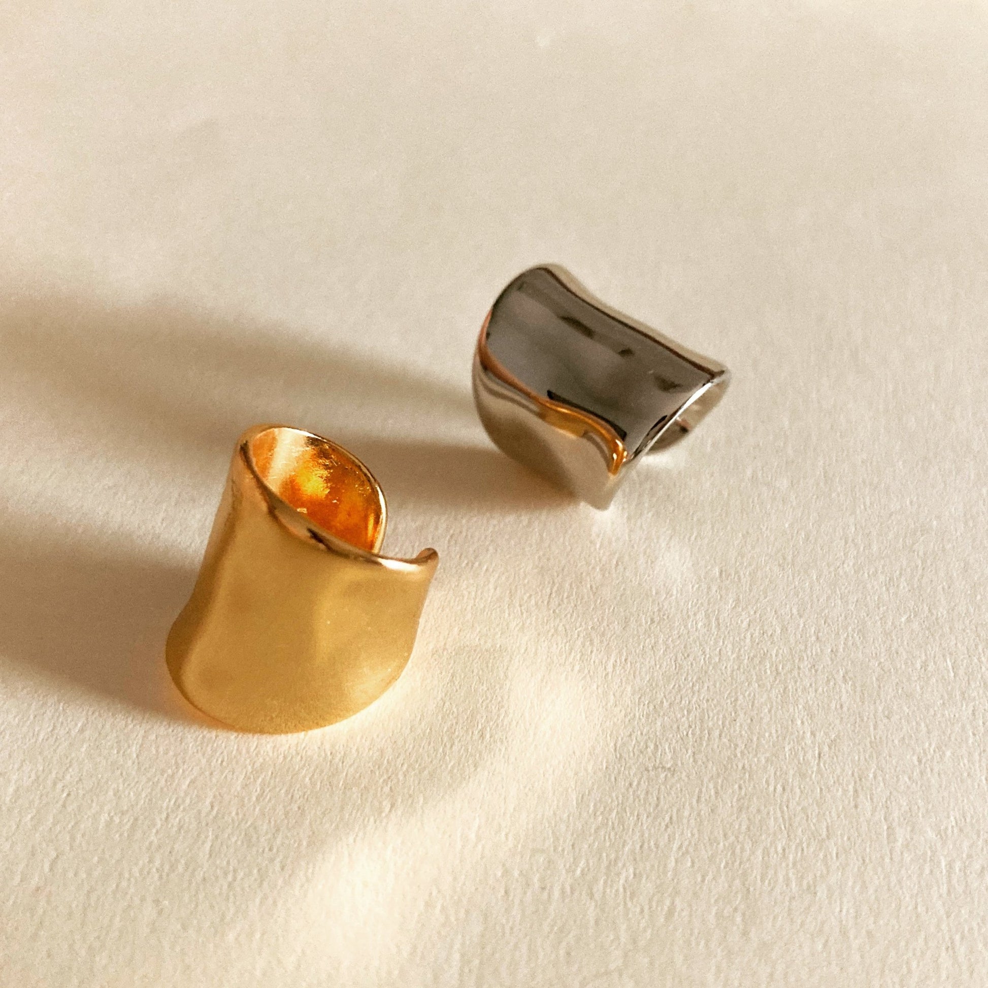 Minimalist Ear Cuff in Gold / Silver - Umber Shade