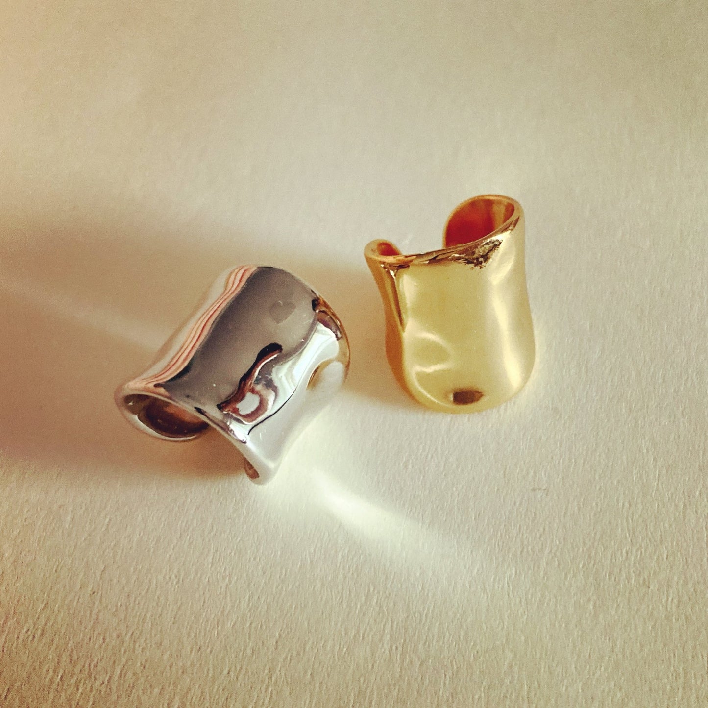 Minimalist Ear Cuff in Gold / Silver - Umber Shade