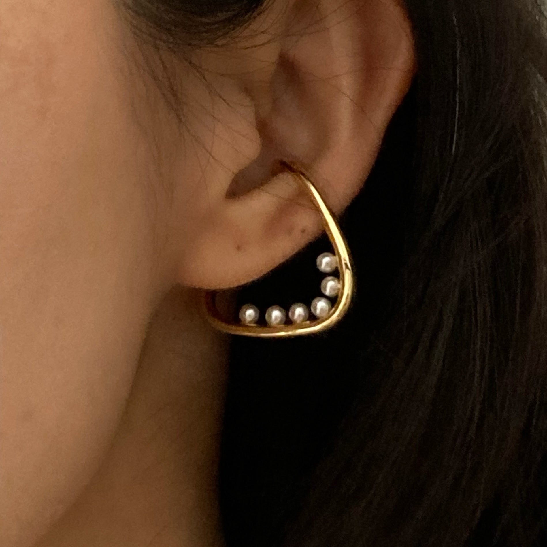 Wrap - around Dainty Pearl Ear Cuff - Umber Shade