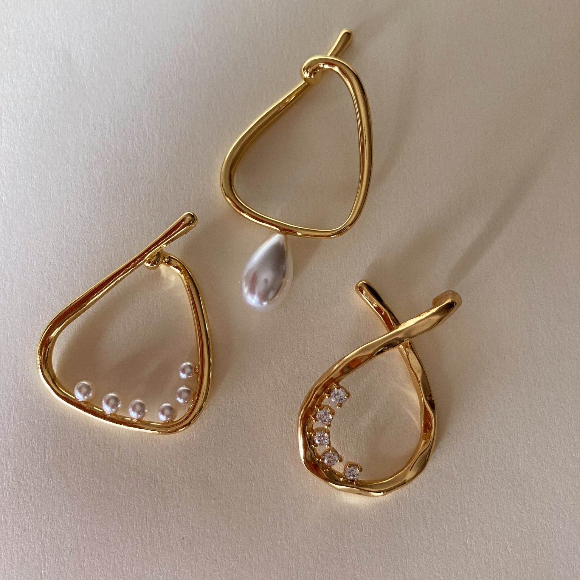 Wrap - around Dainty Pearl Ear Cuff - Umber Shade