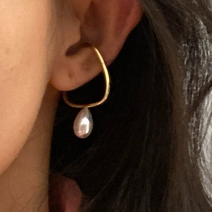 Wrap - around Pearl Ear Cuff - Umber Shade